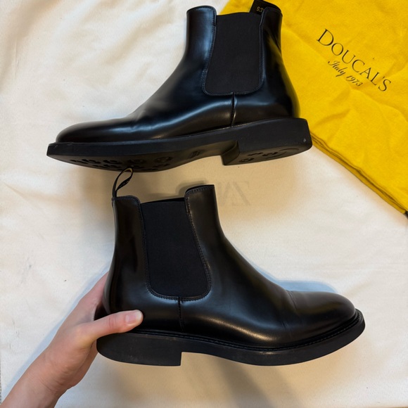 Doucal\'s Sleek Black Leather Ankle Boots main image 10